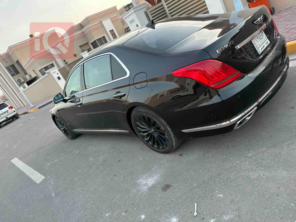 Genesis G90